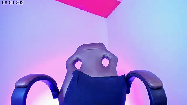 Snapshot of Nova-evs chatting on 09.09.25 Nova-evs online show from 09.09.25