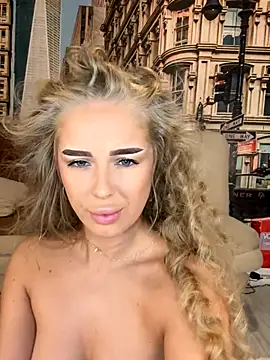 Snapshot of AubrieleRouj1 chatting on 09.12.25 AubrieleRouj1 online show from 09.12.25