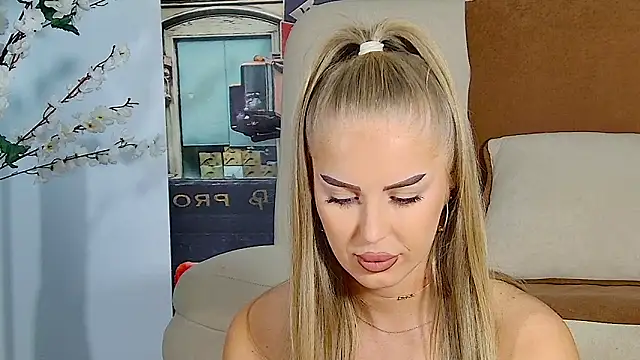 Snapshot of AubrieleRouj1 chatting on 09.19.25 AubrieleRouj1 online show from 09.19.25