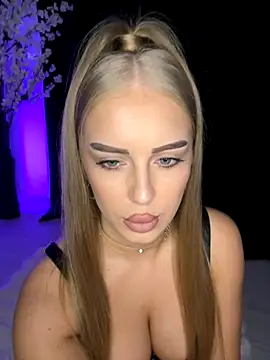 Snapshot of AubrieleRouj1 chatting on 09.22.25 AubrieleRouj1 online show from 09.22.25