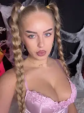 Snapshot of AubrieleRouj1 chatting on 10.25.25 AubrieleRouj1 online show from 10.25.25