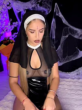 Snapshot of AubrieleRouj1 chatting on 10.31.25 AubrieleRouj1 online show from 10.31.25