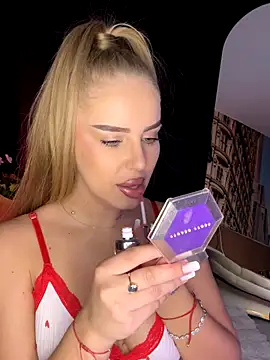 Snapshot of AubrieleRouj1 chatting on 11.14.25 AubrieleRouj1 online show from 11.14.25