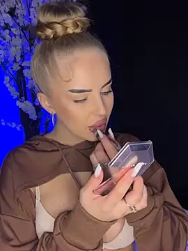 Snapshot of AubrieleRouj1 chatting on 12.20.25 AubrieleRouj1 online show from 12.20.25