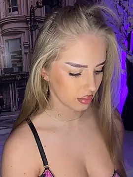 Snapshot of AubrieleRouj1 chatting on 01.06.26 AubrieleRouj1 online show from 01.06.26