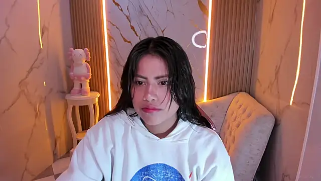 Snapshot of Victoria_b_ chatting on 09.25.25 Victoria b online show from 09.25.25