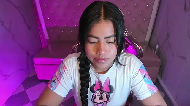 Snapshot of Victoria_b_ chatting on 10.02.25 Victoria b online show from 10.02.25