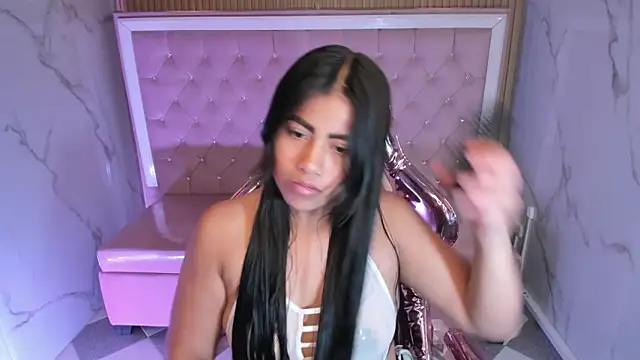 Snapshot of Victoria_b_ chatting on 10.03.25 Victoria b online show from 10.03.25