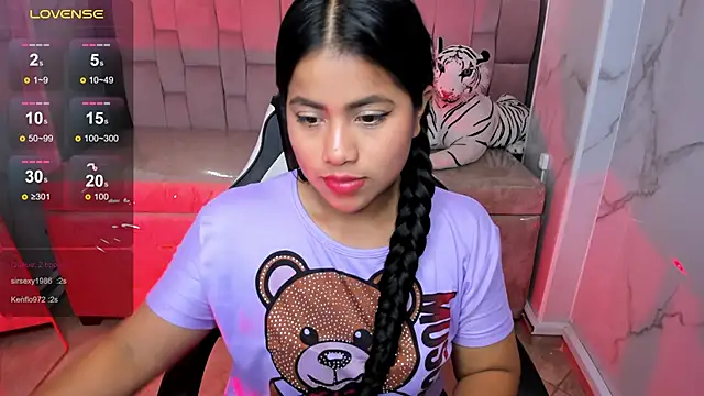 Snapshot of Victoria_b_ chatting on 10.10.25 Victoria b online show from 10.10.25