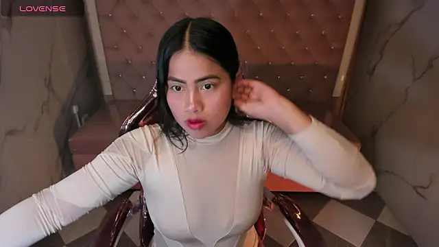 Snapshot of Victoria_b_ chatting on 10.20.25 Victoria b online show from 10.20.25