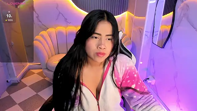 Snapshot of Victoria_b_ chatting on 10.23.25 Victoria b online show from 10.23.25