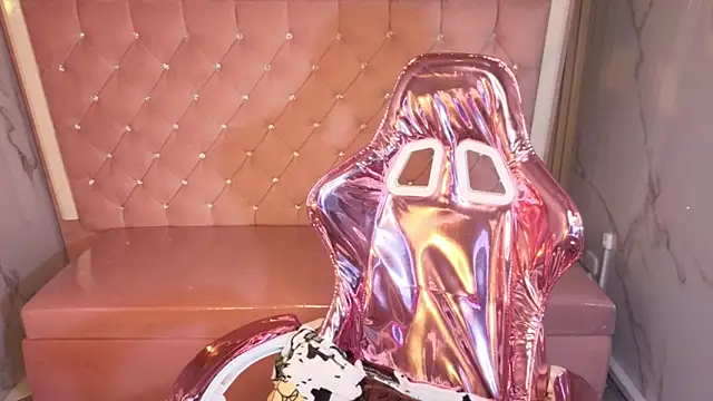 Snapshot of Victoria_b_ chatting on 11.01.25 Victoria b online show from 11.01.25