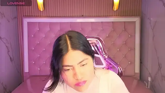 Snapshot of Victoria_b_ chatting on 11.04.25 Victoria b online show from 11.04.25