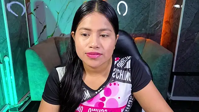 Snapshot of Victoria_b_ chatting on 11.06.25 Victoria b online show from 11.06.25