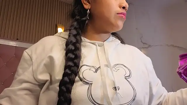 Snapshot of Victoria_b_ chatting on 11.08.25 Victoria b online show from 11.08.25