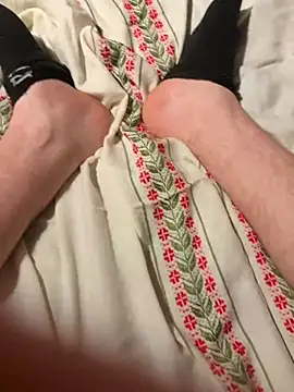 Snapshot of A2221aw chatting on 11.28.25 A2221aw online show from 11.28.25