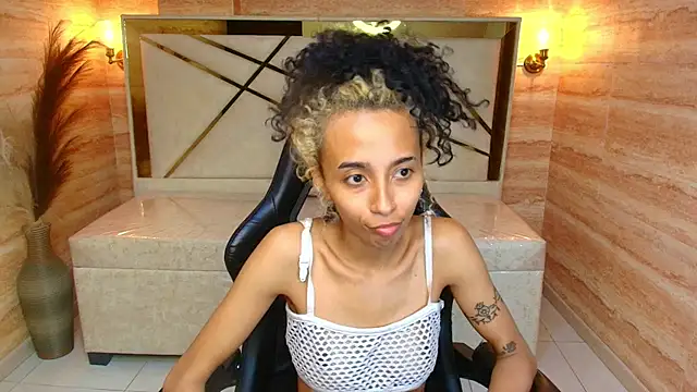 Snapshot of Agnis_ink_r chatting on 11.15.25 Agnis ink r online show from 11.15.25