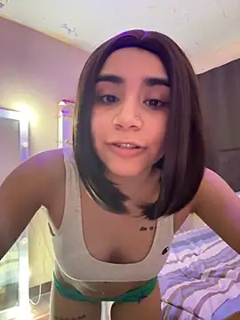 Snapshot of Ariovalle chatting on 11.19.25 Ariovalle online show from 11.19.25