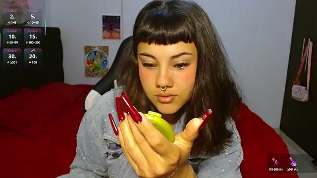 Snapshot of Divinejewel444 chatting on 09.29.25 Divinejewel444 online show from 09.29.25