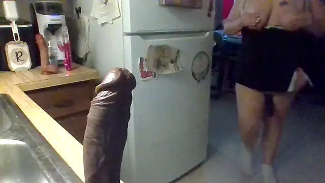 Snapshot of ScrawburryBBW chatting on 10.24.25 ScrawburryBBW online show from 10.24.25