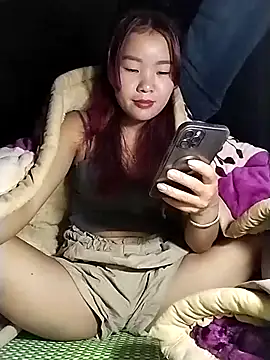 lylylove online show from 11.14.25