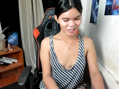 Snapshot of dianne_swift chatting on 07.19.26 dianne swift online show from 07.19.26