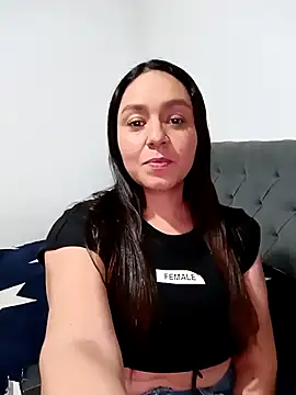 Snapshot of Ivony_twink chatting on 10.16.25 Ivony twink online show from 10.16.25