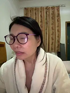 Snapshot of xiiuuff18 chatting on 04.22.26 xiiuuff18 online show from 04.22.26