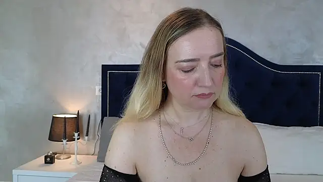 Snapshot of Blue_Angel_Sweet chatting on 10.06.25 Blue Angel Sweet online show from 10.06.25