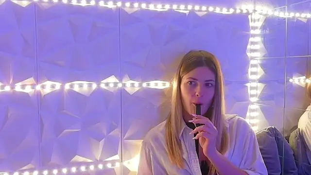 Aishha  online show from 12.17.25