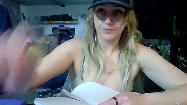 Snapshot of cutiekayls chatting on 06.30.26 cutiekayls online show from 06.30.26