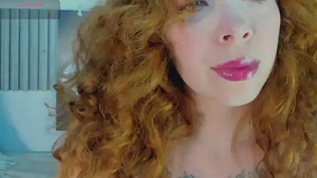 Snapshot of HelenaCole- chatting on 11.15.25 HelenaCole- online show from 11.15.25