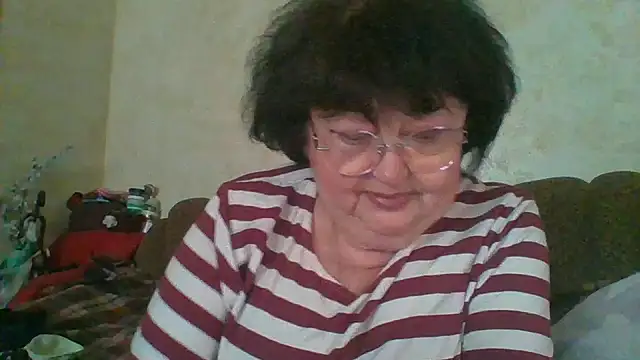 Snapshot of MilaSky5303 chatting on 04.25.26 MilaSky5303 online show from 04.25.26