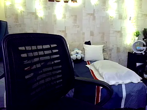 Snapshot of fairy_princess chatting on 09.22.25 fairy princess online show from 09.22.25