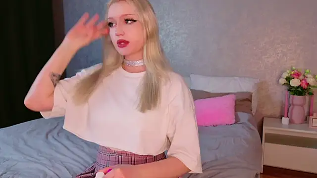 Snapshot of trinnity_sweet chatting on 11.13.25 trinnity sweet online show from 11.13.25