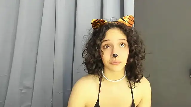 Snapshot of TeensNews18 chatting on 11.01.25 TeensNews18 online show from 11.01.25