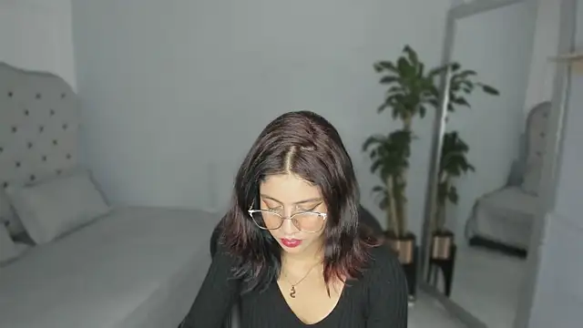 Julieth brown  online show from 09.11.25