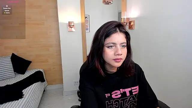 Julieth brown  online show from 09.14.25