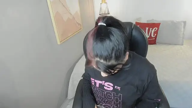 Julieth brown  online show from 11.19.25