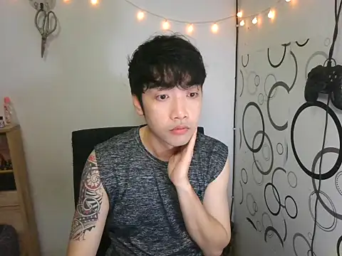 Snapshot of moaman190 chatting on 10.17.25 moaman190 online show from 10.17.25