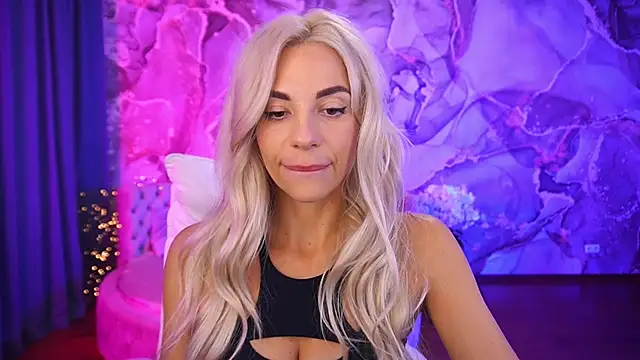 BellaRayyy online show from 10.13.25