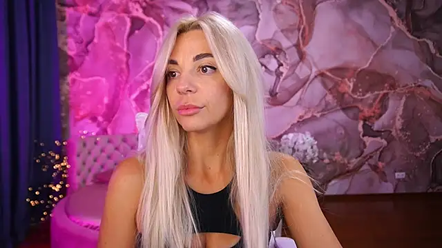 BellaRayyy online show from 10.20.25