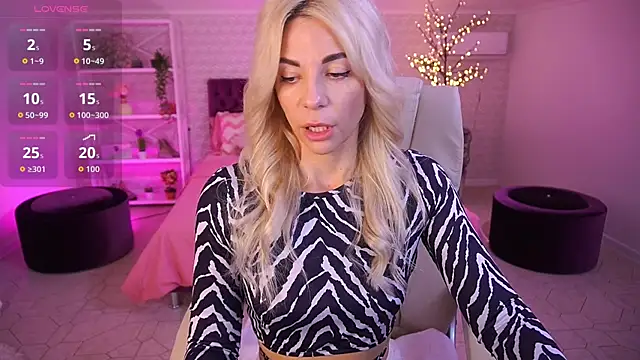 BellaRayyy online show from 04.14.26