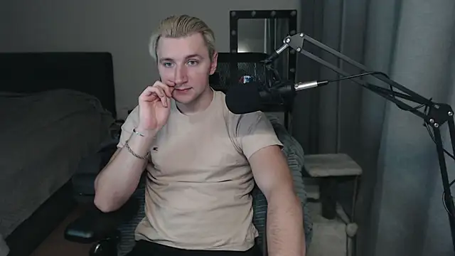 Elvin Vaenight online show from 10.07.25