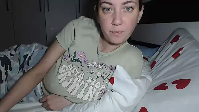Snapshot of petite_danielle chatting on 05.22.26 petite danielle online show from 05.22.26