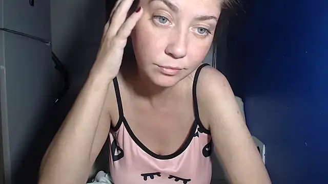 Snapshot of petite_danielle chatting on 07.27.26 petite danielle online show from 07.27.26