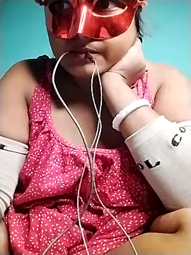 Snapshot of mimi87hoty chatting on 11.15.25 mimi87hoty online show from 11.15.25