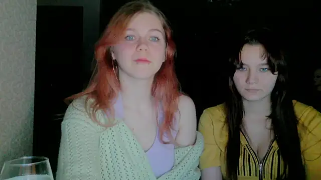 Snapshot of Poppy_sun chatting on 11.05.25 Poppy sun online show from 11.05.25