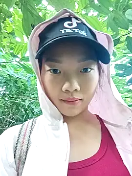 Snapshot of Ananine chatting on 10.17.25 Ananine online show from 10.17.25