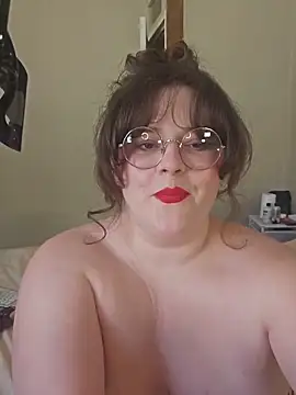 Snapshot of BBWLiLoo chatting on 04.23.26 BBWLiLoo online show from 04.23.26